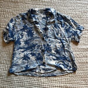 Hollister Blue and White Cropped Tropical Shirt